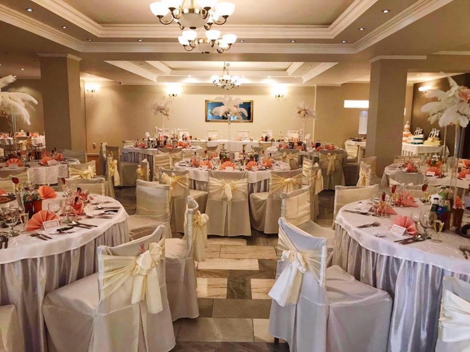 Hotel Merkur Kaluža Екстериор снимка